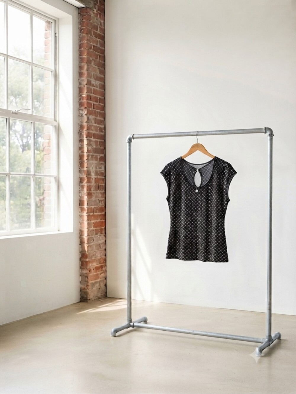Max Studio Black Patterned Cap-Sleeve Keyhole Top